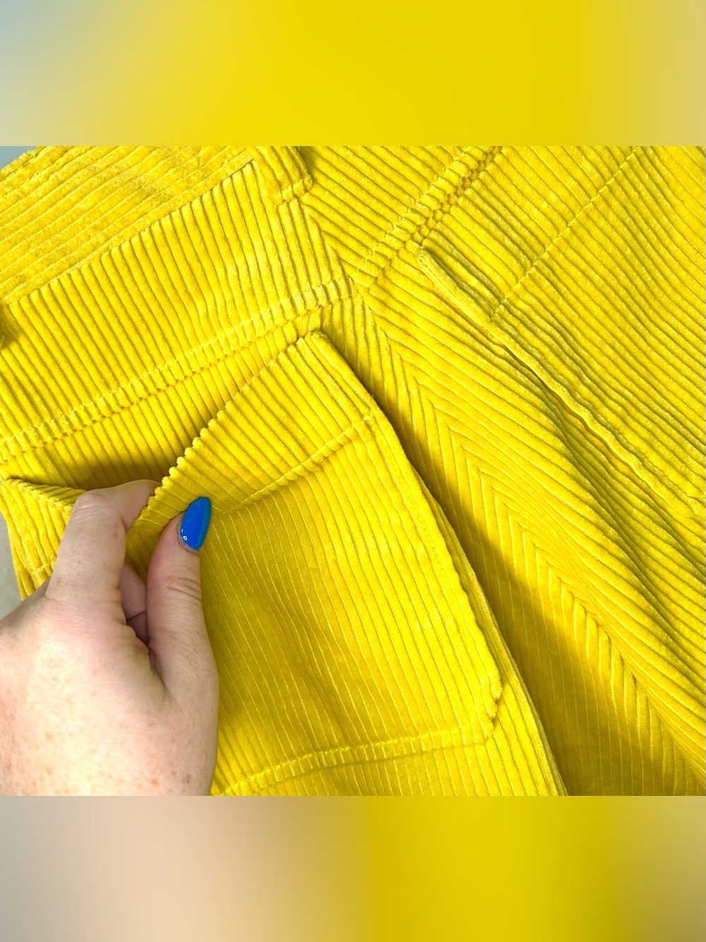Oscar de la Renta Retro Yellow Corduroy High Waist Shorts, Size 8 - Picture 9 of 13